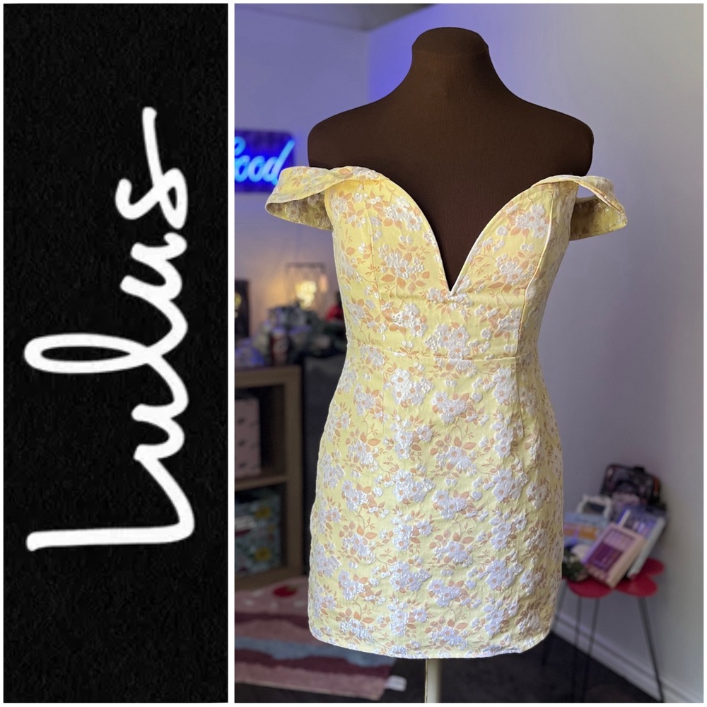 LULU’S Floral Mini Party Dress Cold Shoulders & Zip-Up back